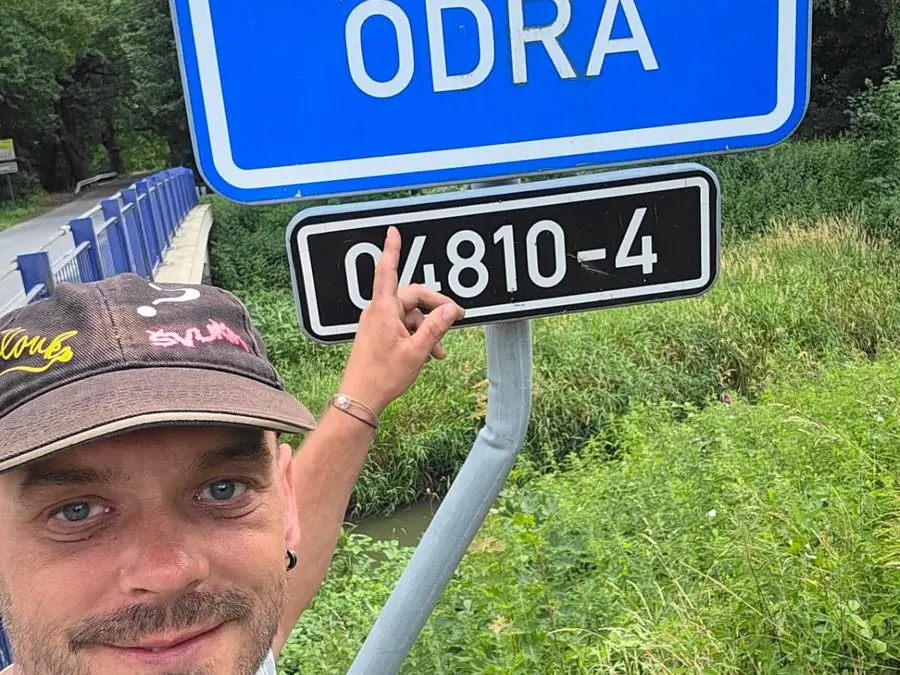 Cedule s názvem řeky Odra